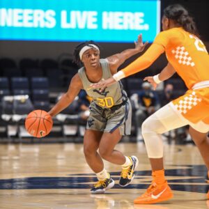 WVU women's basketball team hopes to bounce back  at Kansas after Iowa State loss